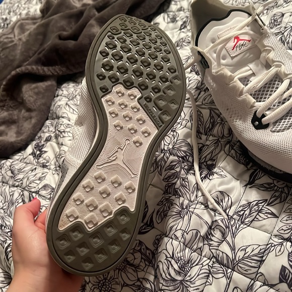 Mens 9.5 Jordans worn once - Picture 4 of 4